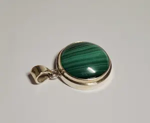 Nieuwe zilveren hanger met ronde malachiet kopen? Bied vanaf 45!