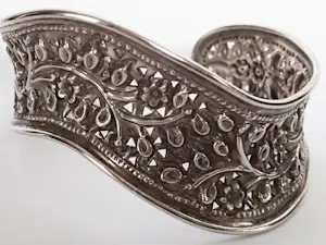 Sterling zilveren golvende ajour gesneden armband kopen? Bied vanaf 125!