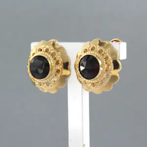 14k geel gouden oorclips bezet met granaat - 5.1 gram kopen? Bied vanaf 500!
