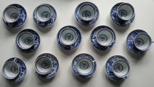 N.V. Porselein- en Tegelfabriek Mosa - 12 Lange Lijs kopjes met schoteltjes kopen? Bied vanaf 40!