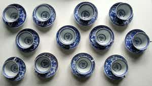 N.V. Porselein- en Tegelfabriek Mosa - 12 Lange Lijs kopjes met schoteltjes verkocht voor € 40!