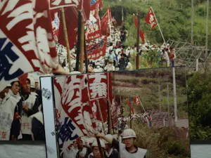 Henk Schiffmacher - Grote gesigneerde foto op dibond “Optocht…” + gesigneerd fotoboek kopen? Bied vanaf 150!
