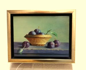 Hans Habraken - Stilleven aardewerk schaal met pruimen kopen? Bied vanaf 295!