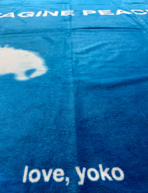 Yoko Ono - Imagine Peace, Digitaldruck auf Strandtuch kaufen? Bieten Sie von 225!