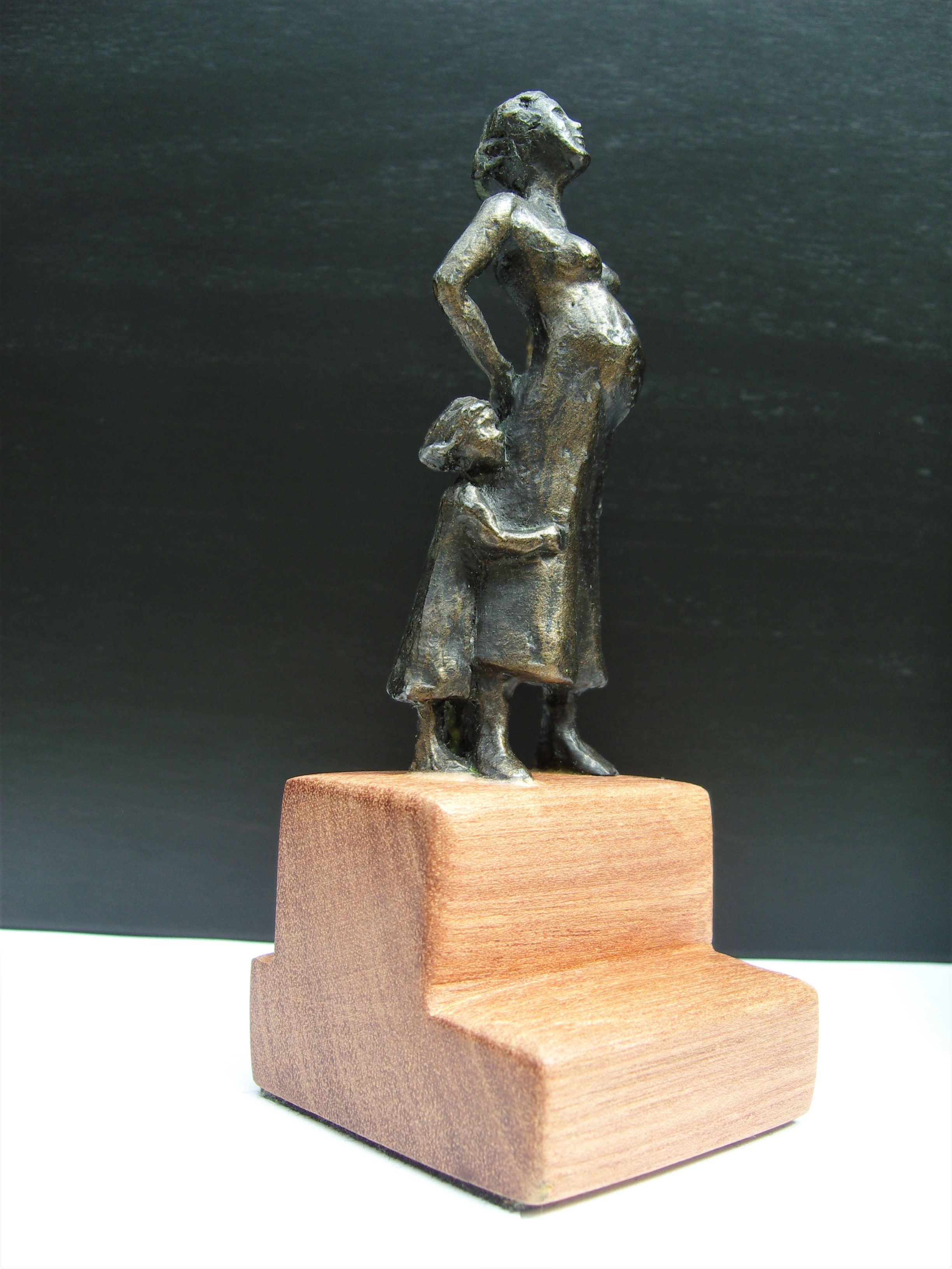 Brons (Onbekend) - Bronzen beeldje van zwangere moeder en haar dochtertje. kopen? Bied vanaf 50!