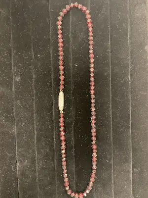 AcheterGlasgranaat ketting met zilveren sluiting? Enchérissez de 40!