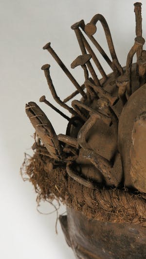 Yombe - Beschermmasker met nagels en magische stof in buidels kopen? Bied vanaf 1!