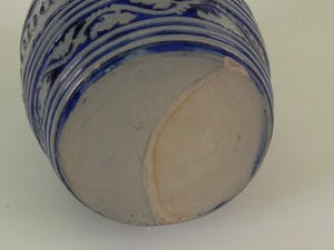 Niet of onleesbaar gesigneerd - Grote aardenwerken Tabac pot met drakenmotief kopen? Bied vanaf 1!
