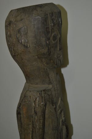 Niet of onleesbaar gesigneerd - Houten beeld. Oran Ulu. Borneo. kopen? Bied vanaf 1!