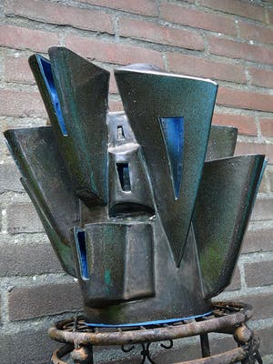 Niet of onleesbaar gesigneerd - Abstract plastiek -1979- kopen? Bied vanaf 100!