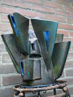 Niet of onleesbaar gesigneerd - Abstract plastiek -1979- verkocht voor € 100!