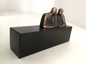 Corry Ammerlaan - Sculptuur “ IN OVERLEG “ kopen? Bied vanaf 1!