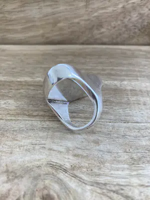 zilveren ring met helder groene kleursteen kopen? Bied vanaf 55!