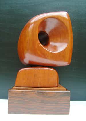 Dolf Breetvelt - Abstracte sculptuur in hout verkocht voor € 825!