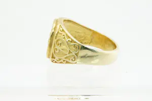 37- Mooi bewerkte, rechthoekige 14krt geel gouden Zodiac ring met schorpioen kopen? Bied vanaf 370!