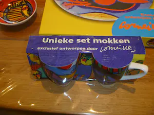 Corneille - kavel met grote schaal , onderzetters , koffiekopjes , blik kopen? Bied vanaf 50!