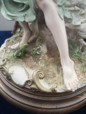 Giuseppe Armani - Capodimonte - Romantische beeld van Jonge Vrouw met Lam kopen? Bied vanaf 15!