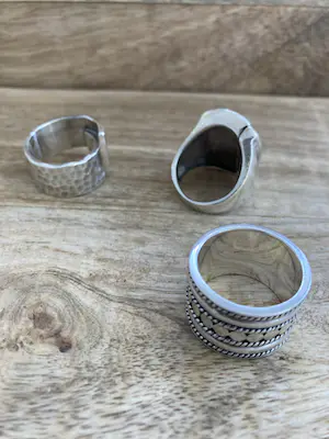 Een Lotje van drie zilveren ringen kopen? Bied vanaf 85!