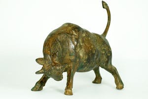 Pierre Chenet - Bronzen beeld van aanvallende stier kopen? Bied vanaf 429!