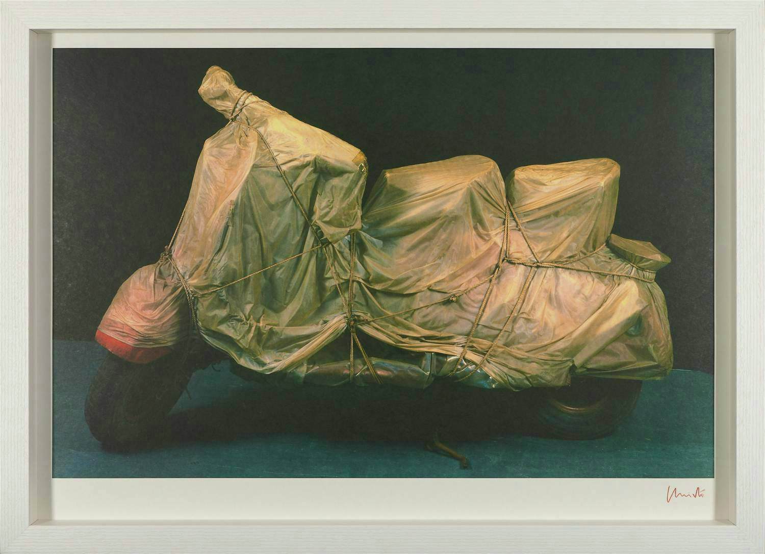 Christo - Gesigneerd - " Wrapped Vespa " - iconisch werk - fraai in handgemaakte lijst kopen? Bied vanaf 1090!