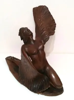 Niet of onleesbaar gesigneerd - Prachtige, grote sculptuur van vrouw met vleugels kopen? Bied vanaf 1!