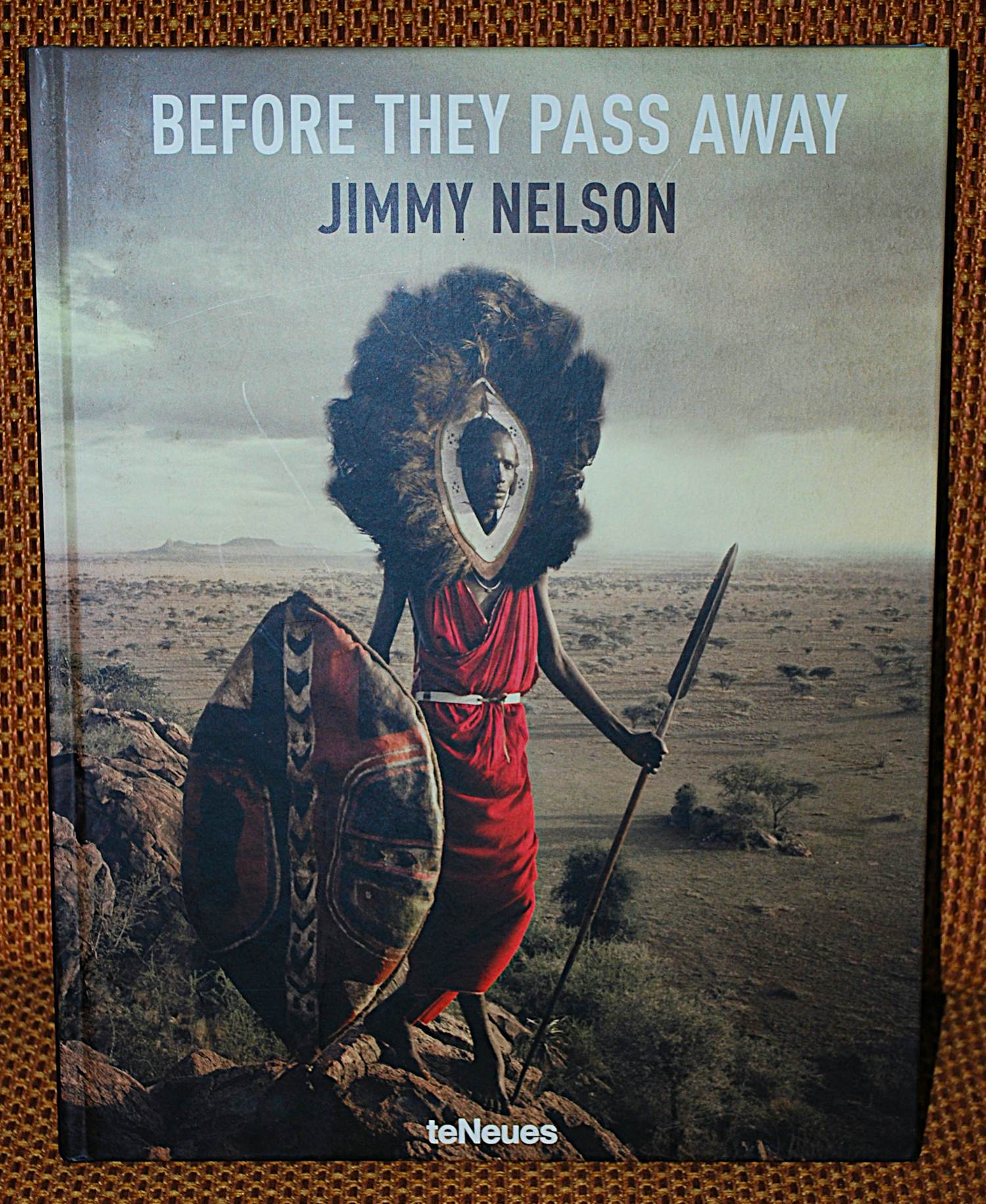 Buy Jimmy Nelson - Before they pass away - in vrijwel nieuwstaat? Bid from 85!