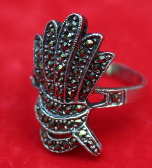 1e gehalte Zilver - Zilveren ring met markesietjes kopen? Bied vanaf 29!