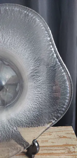 Willem Rozendaal - Helderglazen schaal met tincraquelé en luster "Coquille" (1937) kopen? Bied vanaf 1!