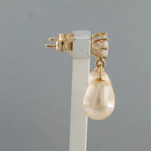 18k rosé gouden oorhangers met parel en briljant geslepen diamant tot. 0.40ct kopen? Bied vanaf 500!