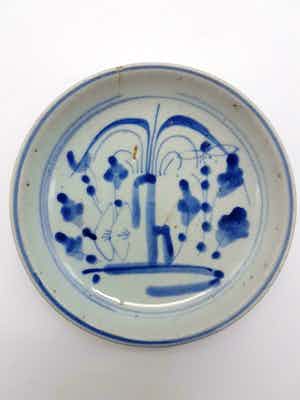 Niet of onleesbaar gesigneerd - Antiek Chinees porselein bordje blauw wit Ming periode, eind 16e -begin 17e eeuw verkocht voor € 1!