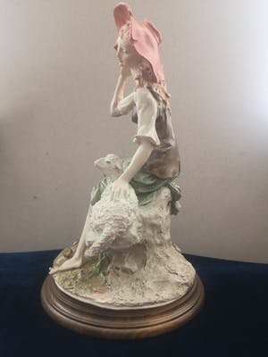 Giuseppe Armani - Capodimonte - Romantische beeld van Jonge Vrouw met Lam kopen? Bied vanaf 15!