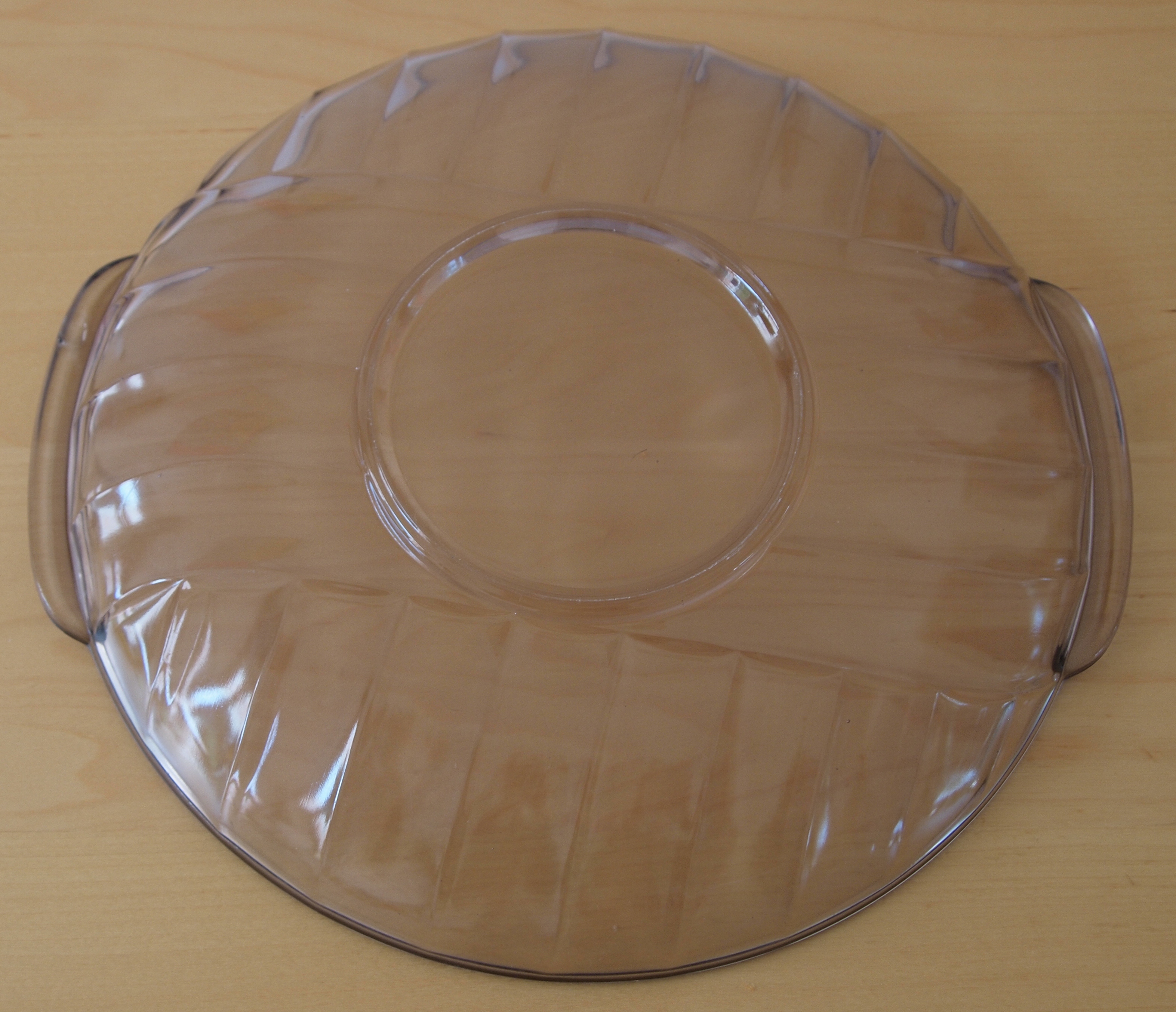 Niet of onleesbaar gesigneerd - Twee art deco lila en amber persglazen schalen kopen? Bied vanaf 1!