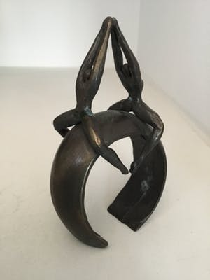 Corry Ammerlaan - Sculptuur “ Samen in balans “ kopen? Bied vanaf 30!