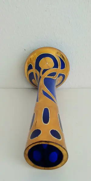 Niet of onleesbaar gesigneerd - Prachtige vaas blauw glas met gouden Art Deco-patroon kopen? Bied vanaf 1!