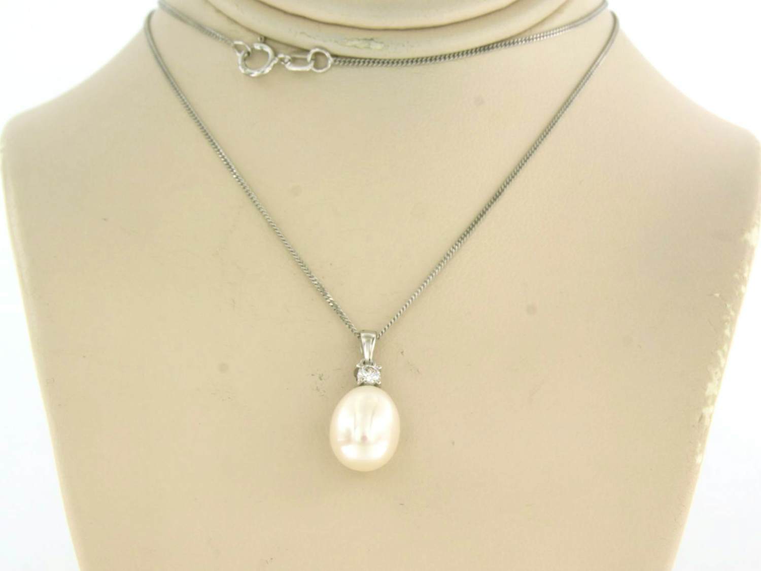 14k WIT gouden collier met hanger bezet met parel en briljant geslepen diamant kopen? Bied vanaf 170!