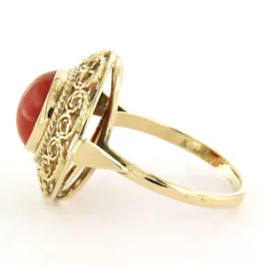 14k geel gouden ring bezet met een rond geslepen koraal - 4.4 gram kopen? Bied vanaf 290!