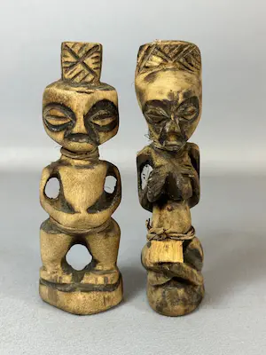 Lega - 231037 - Little Rare Old handmade African Lega pair of protection figures, Congo kopen? Bied vanaf 29!
