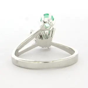 14k gouden ring met smaragd tot. 0.20ct en briljant geslepen diamant tot. 0.10ct kopen? Bied vanaf 410!