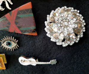 Curiosa - Bijzondere collectie vintage broches 11 stuk's kopen? Bied vanaf 1!