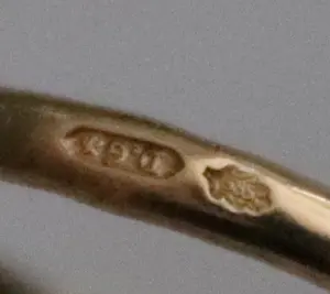 Buy Antieke 14 karaat gouden ring met granaat steen? Bid from 450!