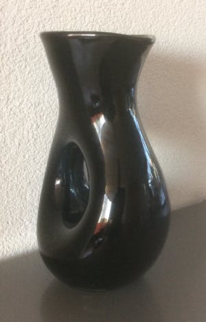 Niet of onleesbaar gesigneerd - BORMIOLI - ZWART GLAZEN KARAF kopen? Bied vanaf 1!