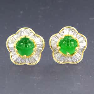 18K Goud - geel gouden oorknoppen bezet met jade en taper geslepen diamanten verkocht voor € 750!