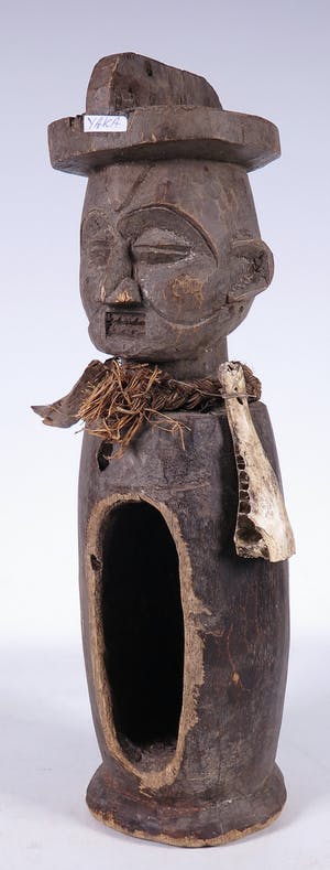 Yoruba - Bijzondere spleettrom van de medicijnman met botten kopen? Bied vanaf 70!