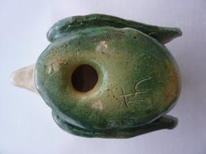 Niet of onleesbaar gesigneerd - "Th" gesigneerd - keramieke watervogel eend met zwarte ogen kopen? Bied vanaf 1!