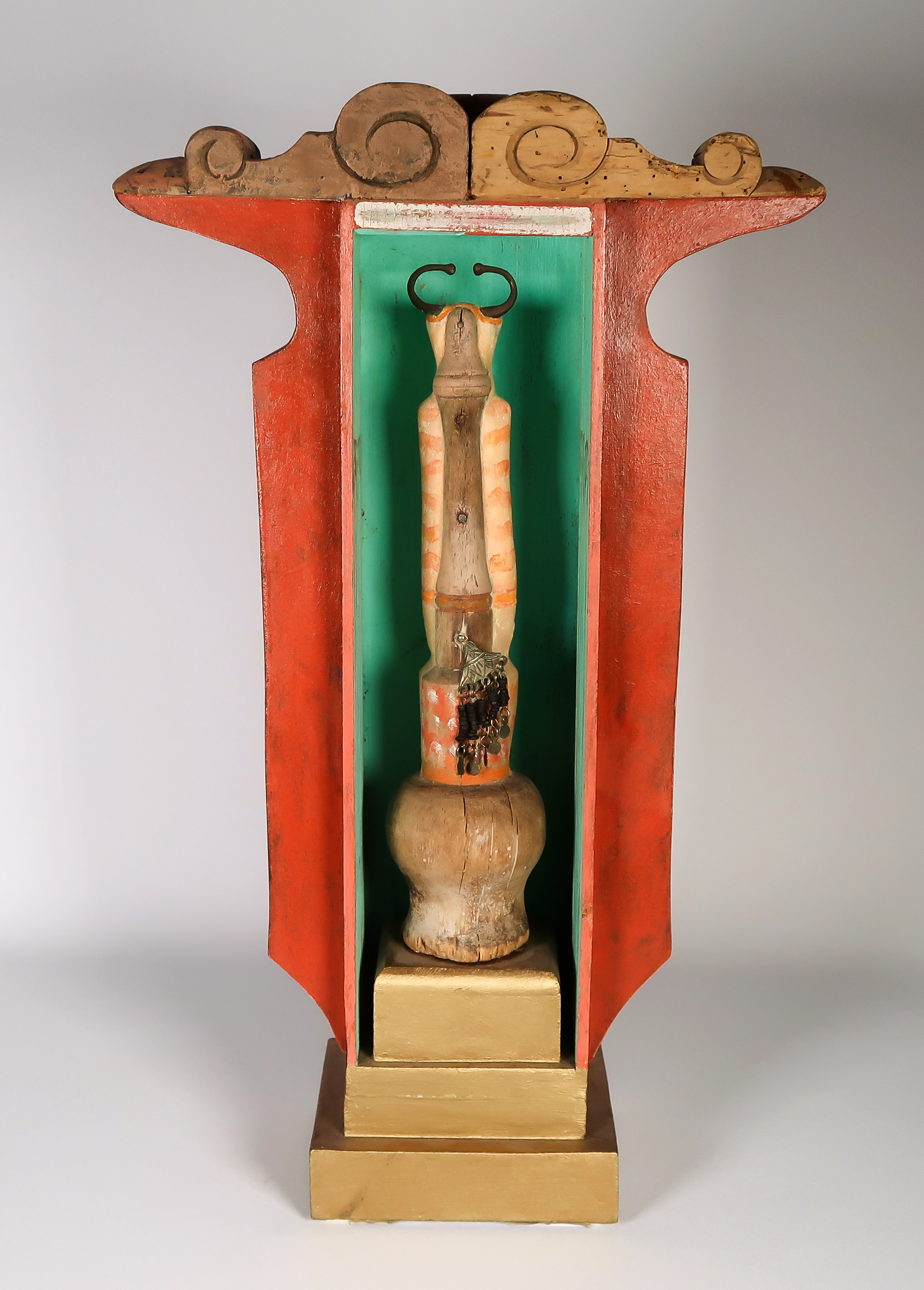 Lon Buttstedt - Object/Collage van o.a. beschilderd hout, Chair for Apis verkocht voor € 50!