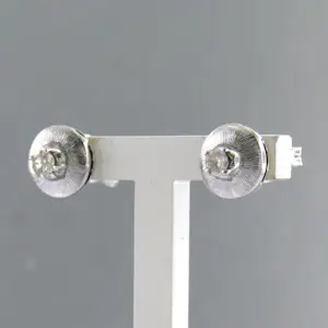 BWG witte oorknoppen bezet met single cut geslepen diamant totaal circa 0.15ct kaufen? Bieten Sie von 210!