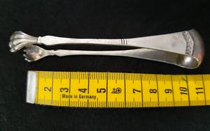 Zilver - D.E. Douwe Egberts verzilverd lepel, Zilveren pincet en nog 10 lepeltjes kopen? Bied vanaf 1!