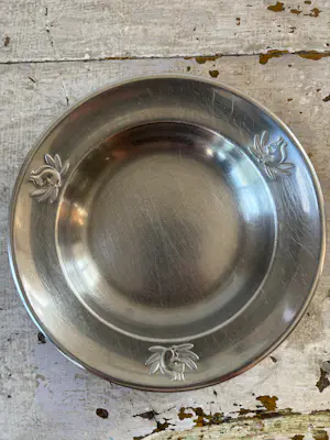 GERO - 2 zeldzame Vintage Gero Zilmeta kinderbordjes, eekhoorn reliëf, 50ies kaufen? Bieten Sie von 20!
