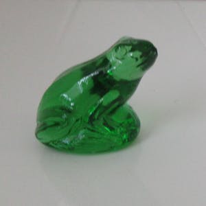 Niet of onleesbaar gesigneerd - Boheemse Groene kunstglazen presse papier kikker kopen? Bied vanaf 10!