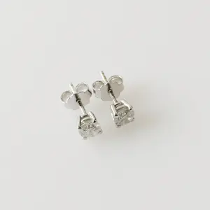 Diamanten oorknopjes kaufen? Bieten Sie von 850!